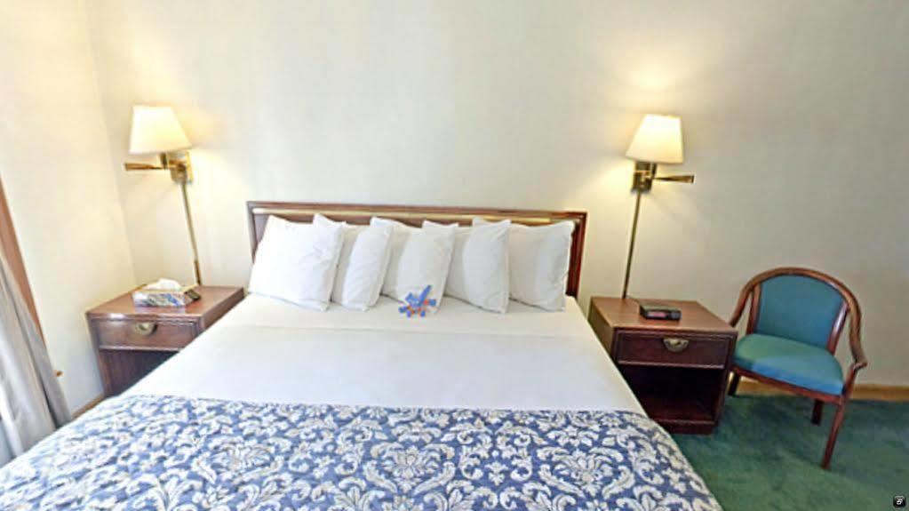Hotel Valued Mayflower